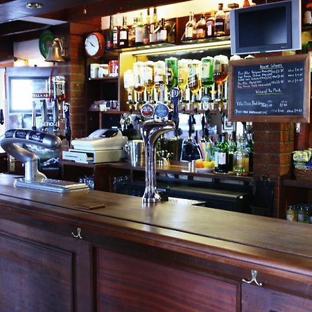 Lion And Fiddle Hotel Троубридж Екстериор снимка