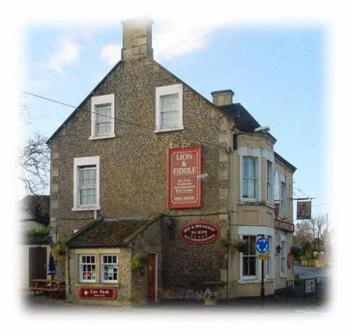 Lion And Fiddle Hotel Троубридж Екстериор снимка