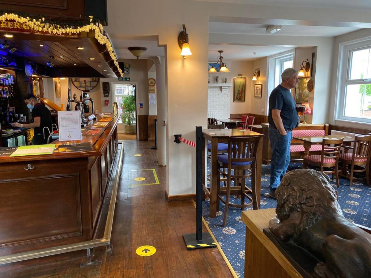 Lion And Fiddle Hotel Троубридж Екстериор снимка