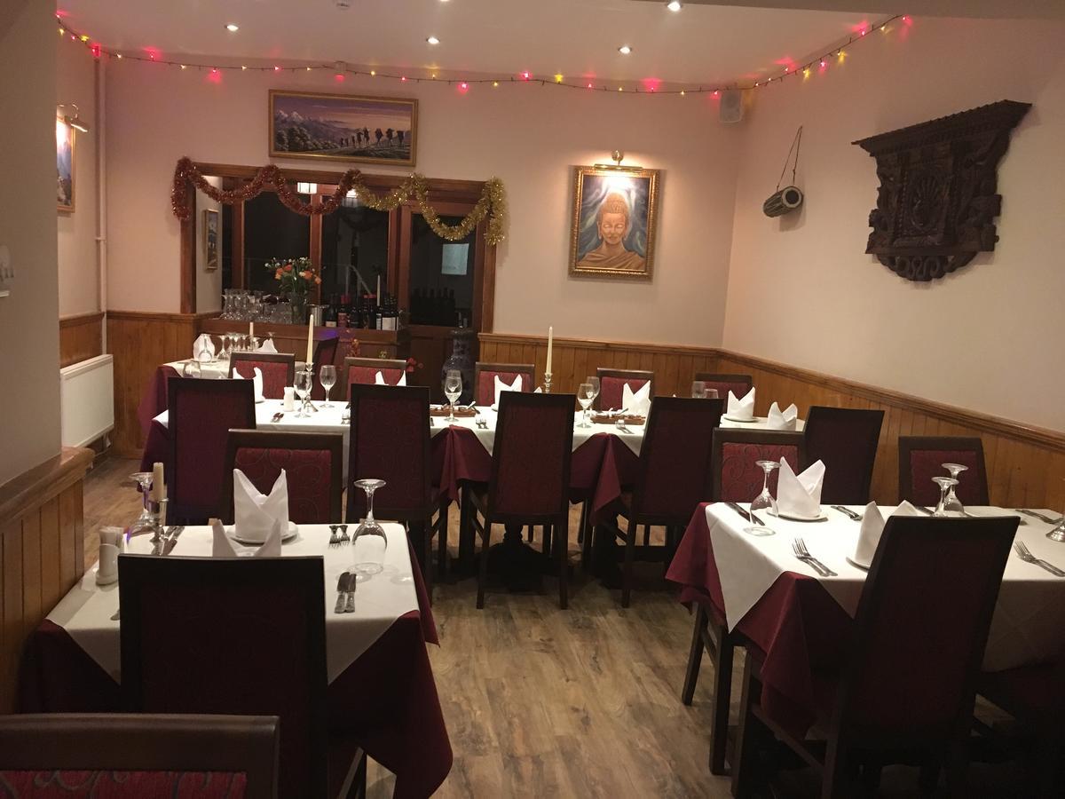 Lion And Fiddle Hotel Троубридж Екстериор снимка