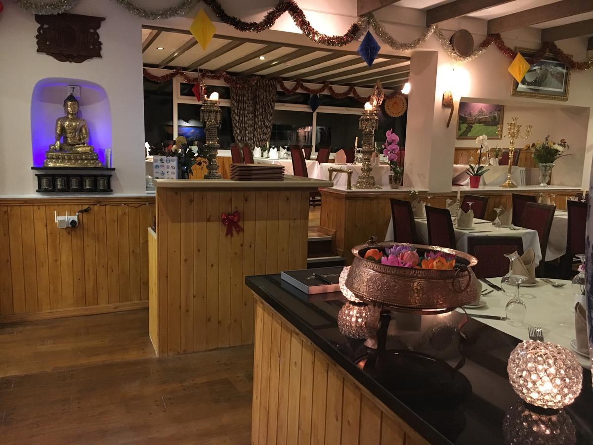 Lion And Fiddle Hotel Троубридж Екстериор снимка