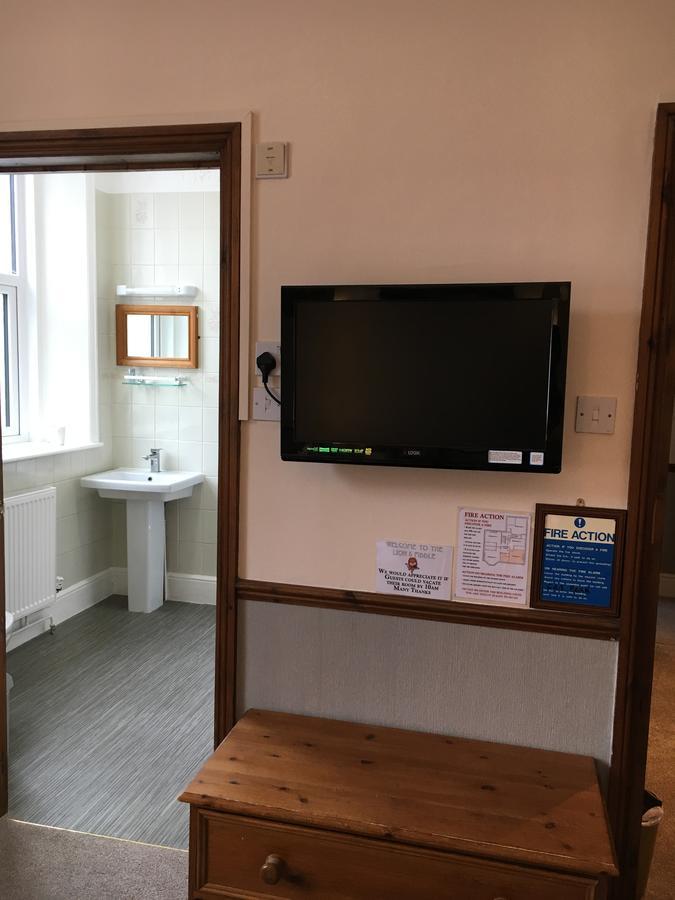 Lion And Fiddle Hotel Троубридж Екстериор снимка